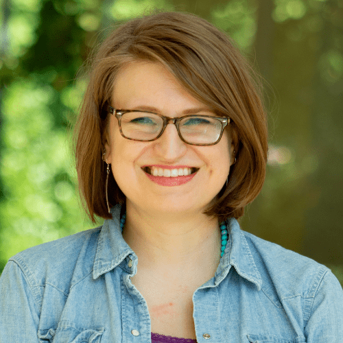 Hannah headshot in robinson hall